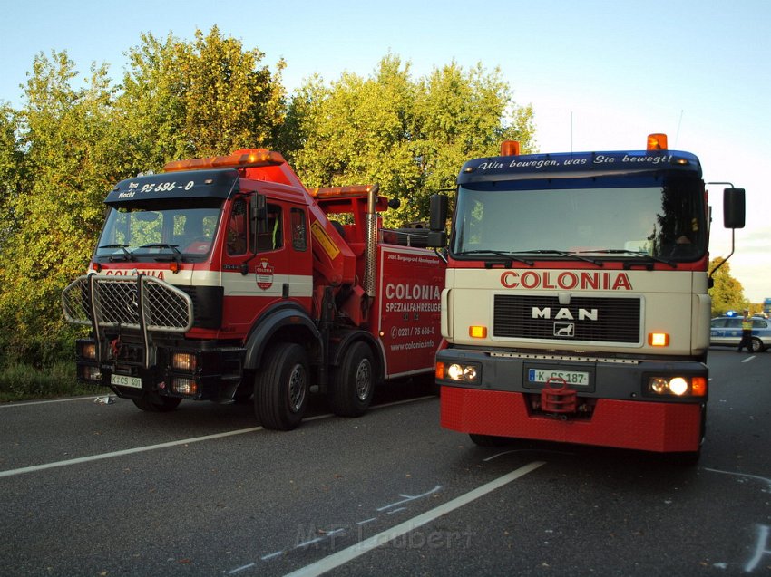 Schwerer VU Koeln Immendorf Kerkraderstr P379.JPG